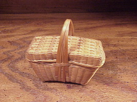 Mini Woven Basket Made in the People&#39;s Republic of China Label, Doll Size - £4.67 GBP