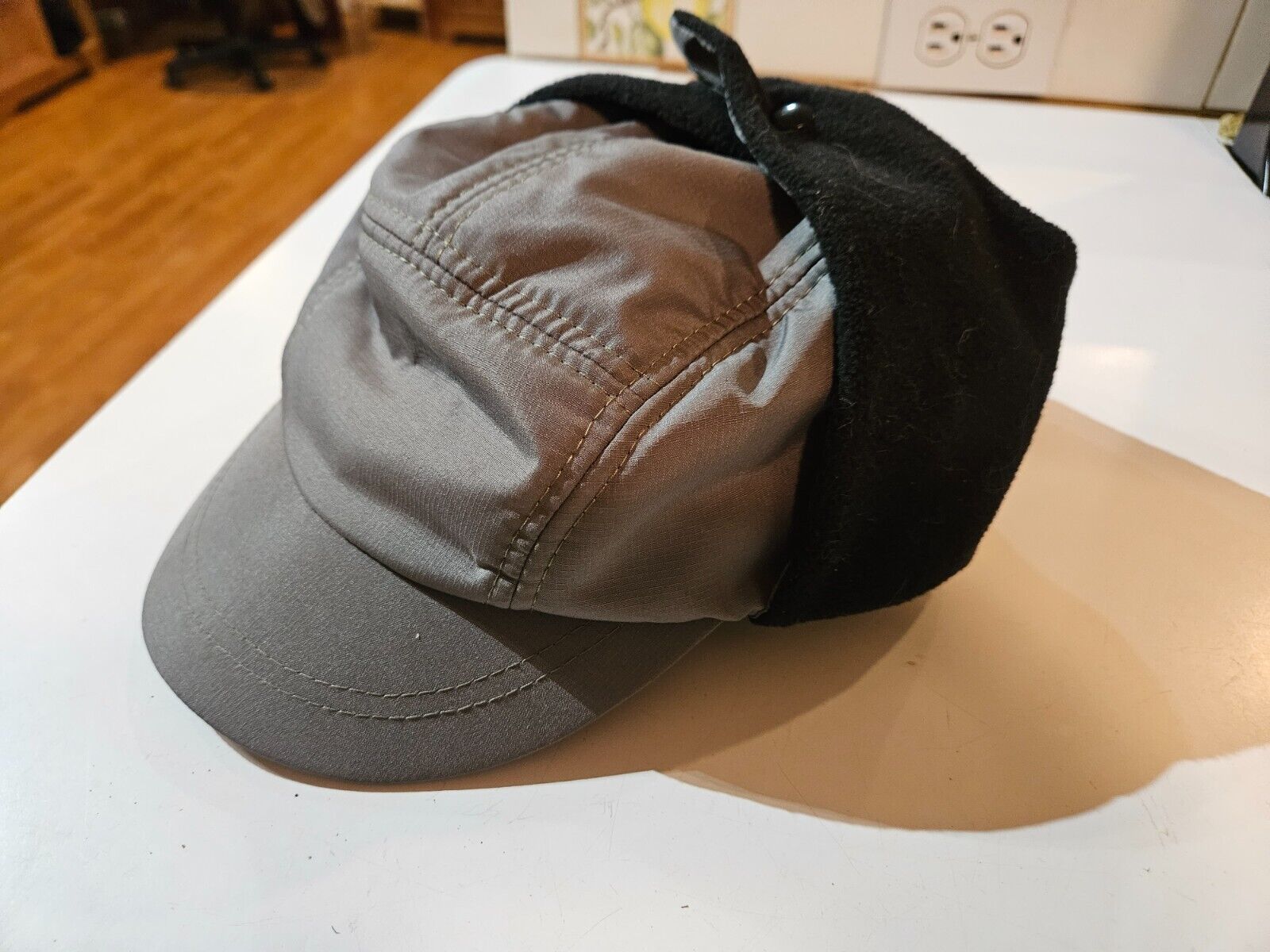 Primary image for Broner Wear It Sz M Nylon Trapper Hat Cap Ear Flaps Winter Wear