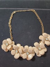 Vintage Merona Flower Sratement Necklace Cream Color Flowers Rhinestone ... - $356.20 MXN