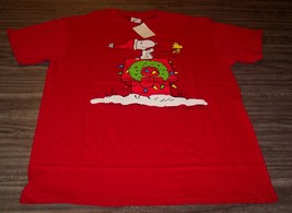 P EAN Uts Snoopy Woodstock Christmas Dog House T-Shirt Medium Mens New w/ Tag - £15.57 GBP