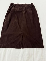 Leslie Fay Women’s Brown Rear Zip & Slit A-Line Pull-On Skirt Size 20 Waist 28" image 7