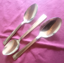 Pfaltzgraff Stainless 3 Soup Spoons Mabel Pattern Flatware 7 1/2&quot; Glossy #553011 - £7.75 GBP