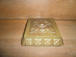 Green and Gold Square Vintage  Trinket Box - $57.10 MXN