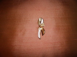 Avon , Gold Tone with Pink Enamel Breast Cancer Awareness Pin - £1.56 GBP
