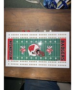 Wisconsin Badgers Vintage Custom Cribbage Board Football Field NEW hangs... - $475.79 MXN