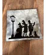 Fused Art Glass Silhouette Christmas Carolers Plate decor No Chips 9.25”... - $377.54 MXN