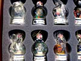 2010 New York Yankees Christmas Glass Globe Ornaments The Danbury Mint Original - £155.69 GBP