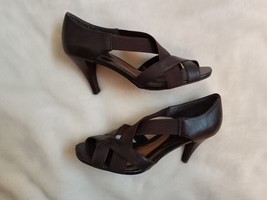 Covington Brown Heels Size 9 Leather - £7.04 GBP