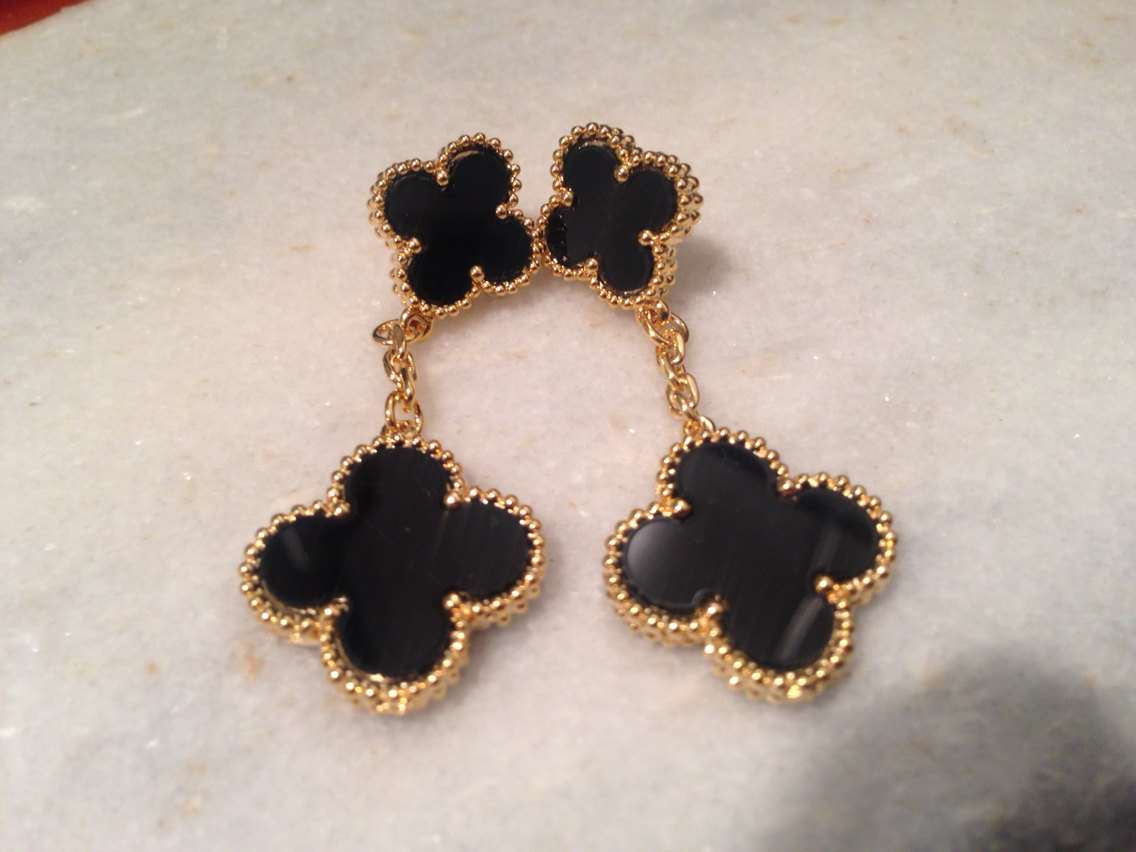 Double Hanging Onyx Quatrefoil Motif Earrings