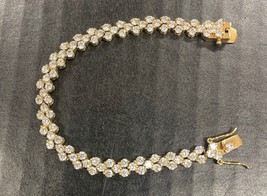 Beautiful Sparkling Vintage Rhinestone Bracelet on Gold Tone - $25.66 CAD