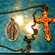 ~Religious Lot~Gold cross/Mother Mary Necklace! - £19.44 GBP