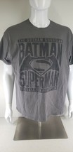Men&#39;s Batman v Superman *Gray* T-Shirt (XL) Gotham Guardian/Last Son of ... - $426.41 MXN