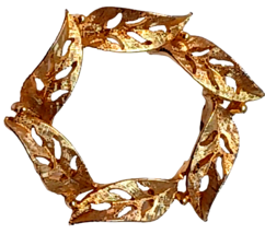 Vintage Gerry&#39;s Signed Gold Tone 6-Leaf Wreath Ring Round Brooch - £6.32 GBP