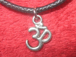 Usa 10MM Antique Silver Tone India Hindu God Om Peace Pendant Charm Necklace - £3.12 GBP