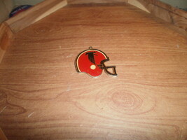 Vintage Atlanta Falcons Football Pendant  - $95.18 MXN