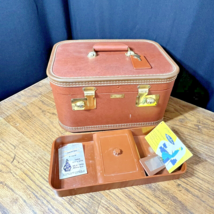 Vintage 50’s JC Higgins Brown Train Case Makeup CarryOn Luggage Keys Tra... - £45.01 GBP