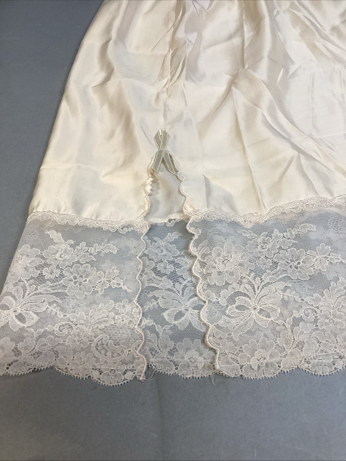 Vintage Light Peach Half Slip With Floral Lace - Medium Item image 2