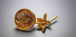 Gold Tone Flower Brooch - $273.66 MXN