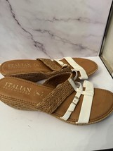 Italy Shoesmakers Beige And White Sandals  - $282.25 MXN