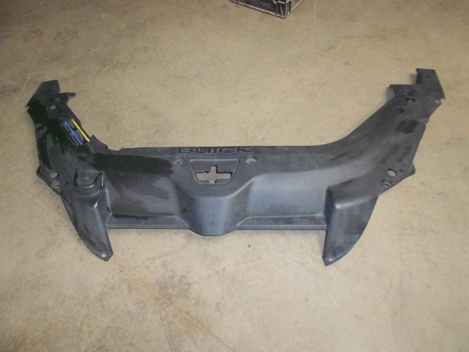 2008-2012 BUICK ENCLAVE Front Radiator Engine Cover Shield OEM 25831404 - $174.99