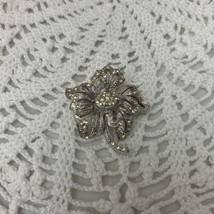 Vintage Round Flower Brooch - £6.29 GBP