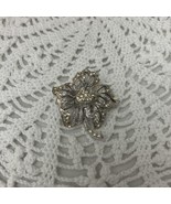 Vintage Round Flower Brooch - $10.77 CAD