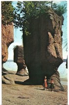 New Brunswick Postcard The Rocks Hopewell Cape Red Dress - £1.70 GBP