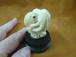 (tb-octo-50-1) standing Octopus TAGUA NUT palm figurine Bali carving ree... - £33.09 GBP