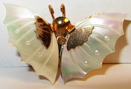 BUTTERFLY PIN BROOCH FAUX PEARL - $73.71 MXN
