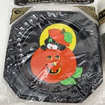 Vintage Halloween Plates and Cups Black Cat Jack O Lantern Plastic Dispo... - £25.16 GBP