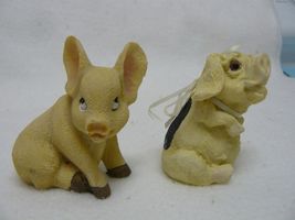 Animal 2 Sitting Pigs Figurines  #106 - $3.99