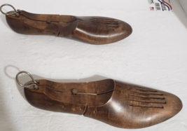 Vintage Collectible Pair N. Hess Sons&#39; Wooden Shoe Lasts Stretchers Baltimore - $40.74