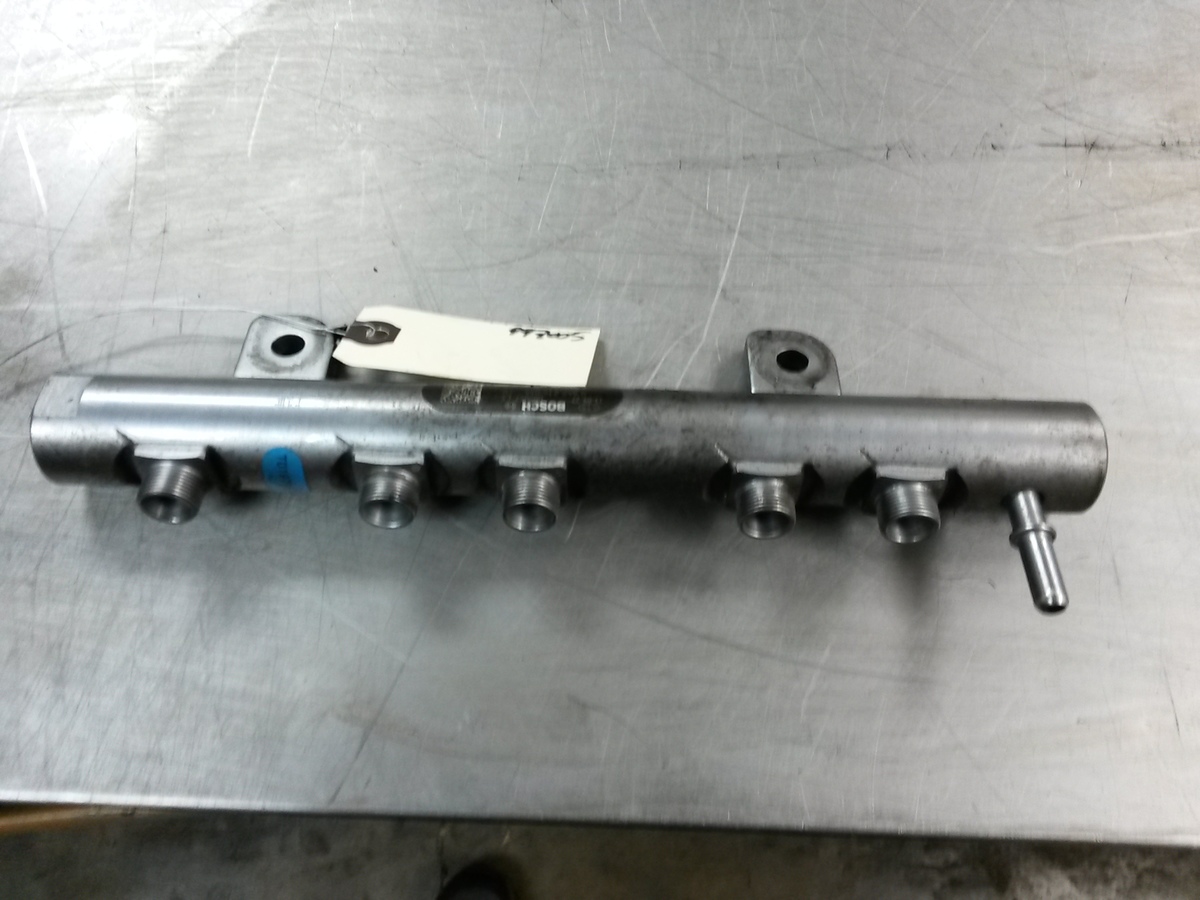 Left Fuel Rail For 14-15 Jeep Grand Cherokee  3.0 35022119G - $82.07 Left Fuel Rail For 14-15 Jeep Grand Cherokee  3.0 35022119G - $82.07