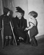 Eleanor Roosevelt at DC Children&#39;s Hospital with young polio victims Pho... - £6.93 GBP+