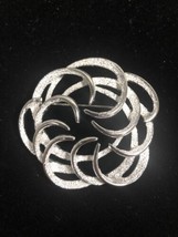 Vintage Signed SARAH COVENTRY &quot;Tailored Swirl” Textured Silver Tone Broo... - $338.70 MXN