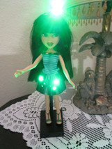 MGA 2011 Bratz Jade Holiday Glow HTF green Light Up Skirt & Tiara 10.5" Doll - $19.75