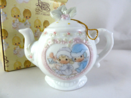 Enesco Precious Moments 1994 Boy and Girl On Sled Teapot Christmas Ornament - £11.48 GBP