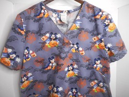 Disney Woman&#39;s Size XL/XG Gray Halloween Theme Scrub Top Short Sleeve w Pockets - £20.08 GBP