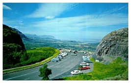 The Nuuanu Pali in Oahu with Vintage Cars Scenic View Point  Hawaii Postcard - £7.74 GBP