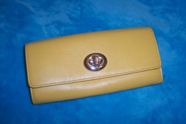 COACH TurnLock Luggage Yellow Leather Wallet W/ INTERIOR FLAW - £18.90 GBP