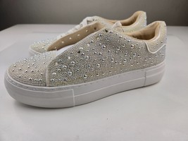 Betsey Johnson Women&#39;s Sidny Sneaker, 8.5 M - $1,113.57 MXN