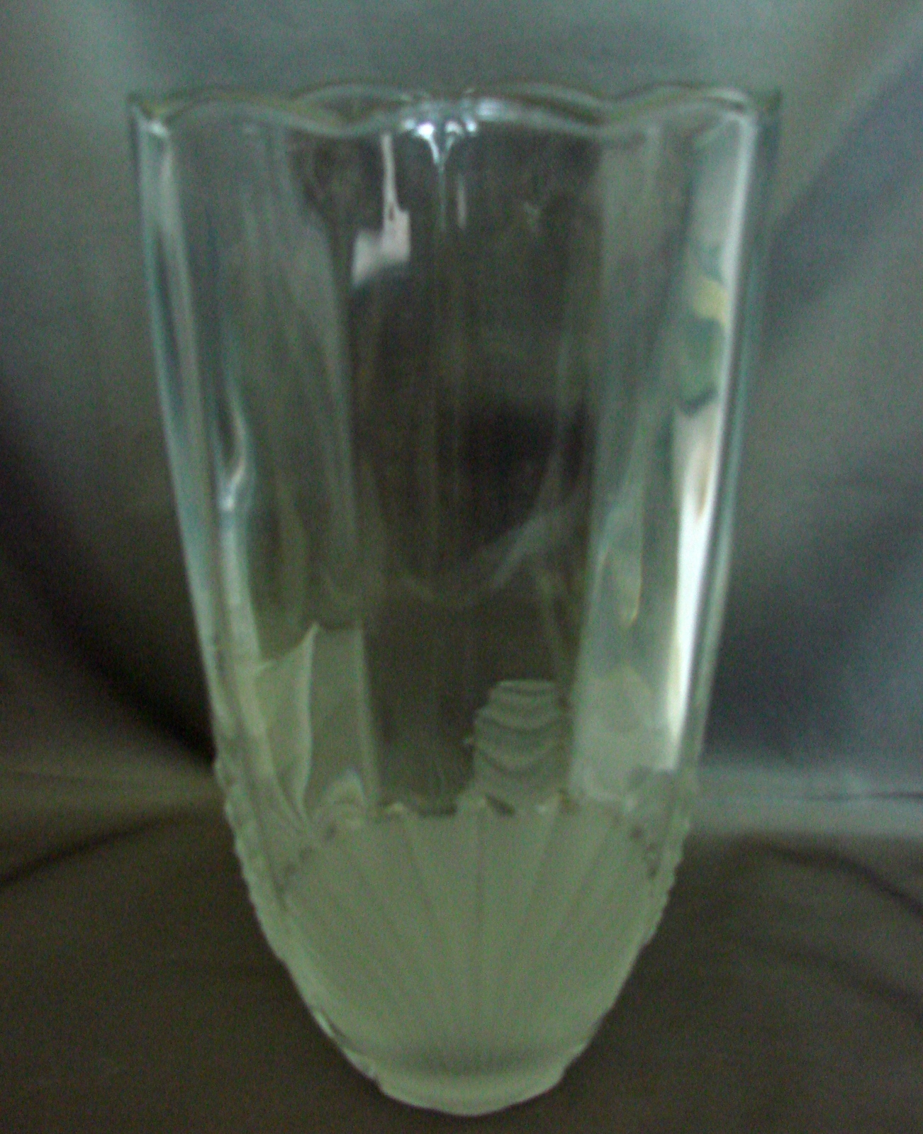 Mikasa Seaside Treasures Frosted Embossed Shell Base Clear Crystal Vase Perfect - $24.49