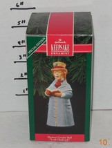 1992 Hallmark Keepsake Ornament Dickens Caroler Bell Lord Chadwick - £11.81 GBP