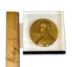 Vintage 25 Yr Employee Service Award Eastman Kodak Bronze Medal 1976 Recognition image 1