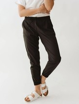 Albion Fit Jetsetter Joggers XXL Black EUC Zipper Ankles Women Pull On - $24.99