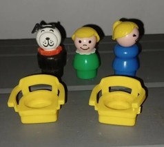 Vintage 1970&#39;s Fisher Price Little People Dog Lot Yellow, blue woman girl 2 chai - £13.28 GBP