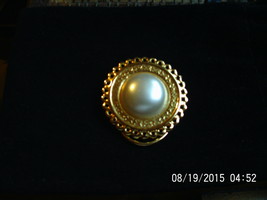 Scarf Clip , Gold Color with Faux Pearl  - $57.88 MXN