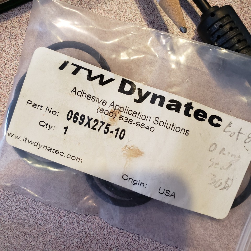 NEW LOT of 8 ITW Dynatec Adhesive Hot Glue Melt Machine O-ring 122  # 06... - $28.49