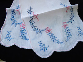 VTG tint of lavender cotton linen Table runner Embroidery crochet 15&quot; x 42&quot; - £31.29 GBP