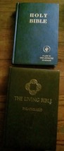 The Living Bible Paraphrased, &amp; Holy Bible Placed By The Gideons In Memory - $354.77 MXN